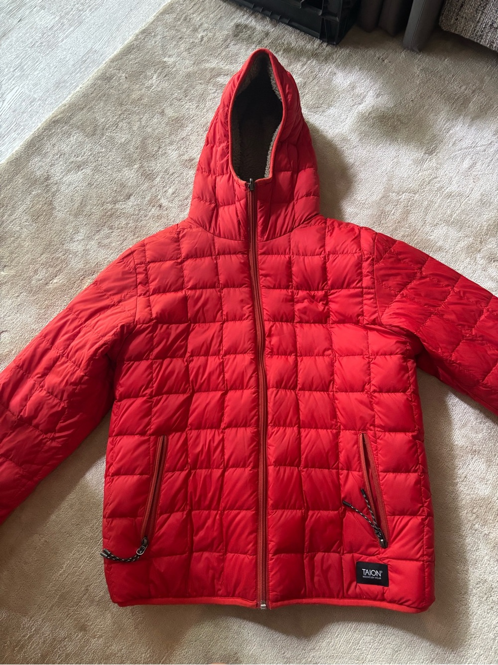 Taion Red Quilted Hooded Puffer Jacket